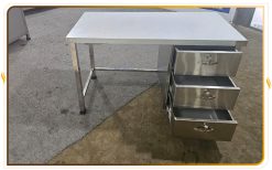 bàn thao tác có ngăn kéo chất lượng