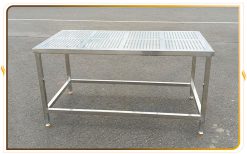 Bàn thao tác đục lỗ