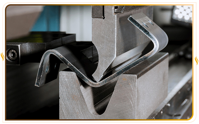 Gia công chấn gấp kim loại
